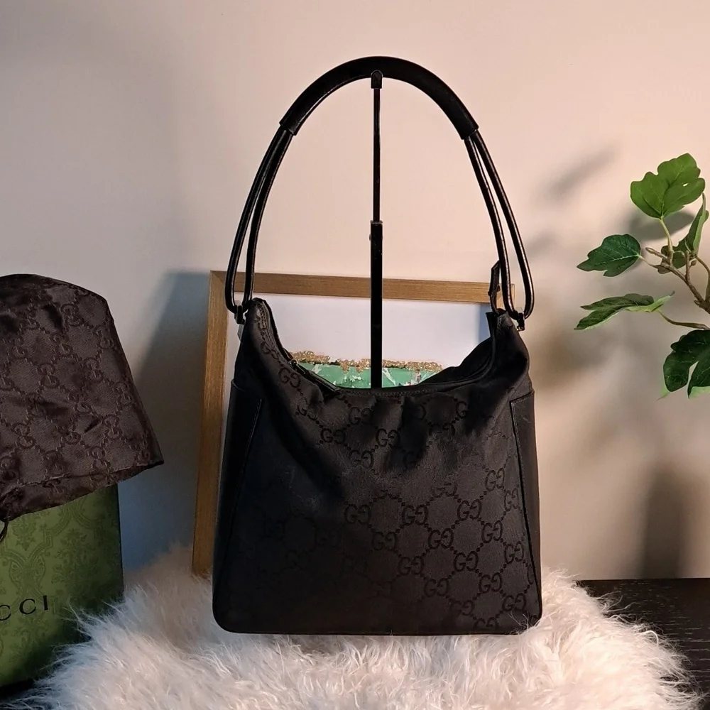 Gucci GG Canvas Shoulder Bag with COA EUC - Picture 1 of 17